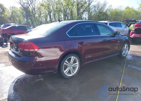 2014 Volkswagen Passat 2.5L Se из США, поврежденный, VIN 1VWBH7A38EC015013